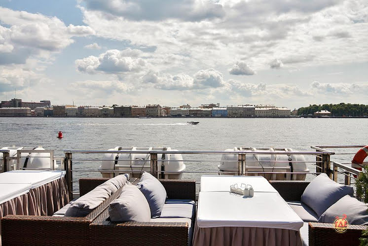 Открытая верхняя палуба  в «Ресторан-теплоход "Volga-Volga"» фотография №9