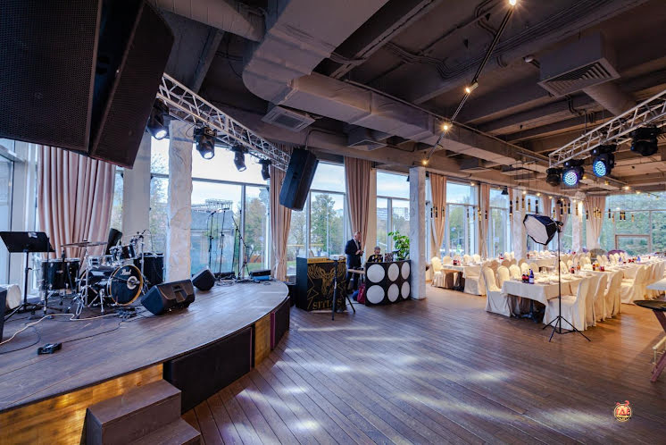 Зал на 1 этаже в «Сытый лось на Большой Семёновской» фотография №16