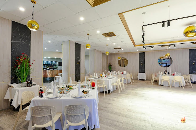 Зал ресторана в «Истра Гарден» фотография №12