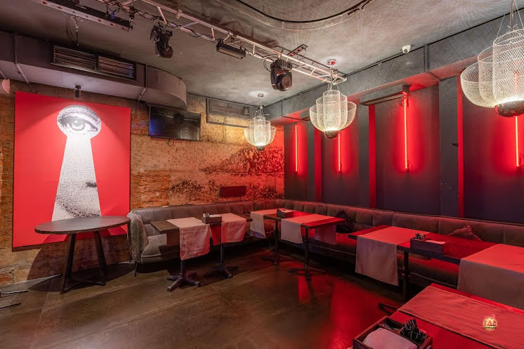 Зал бара в «Бард&Укулеле» фотография №8