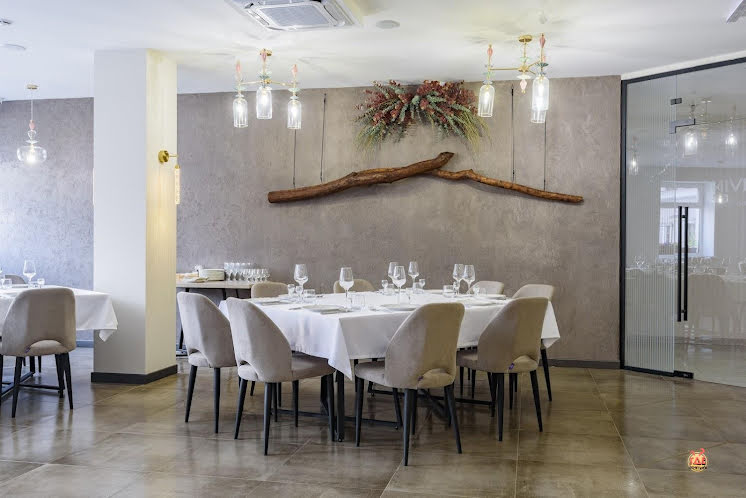 Основной зал  в «Divine на Карла Маркса» фотография №8