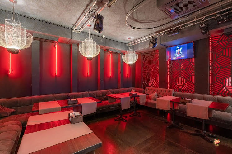 Зал бара в «Бард&Укулеле» фотография №1