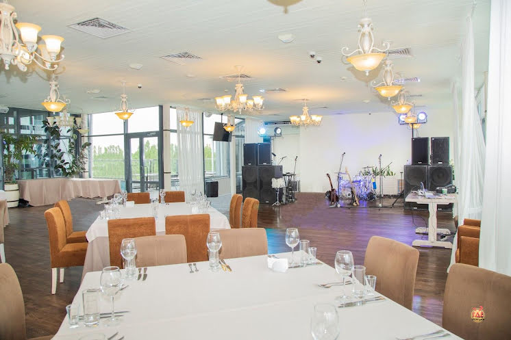 Зал «Панорама-сад» в «Panorama Steak House» фотография №12