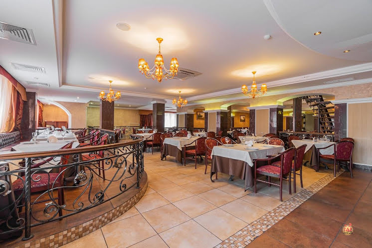 Основной зал второго этажа в «Старый Пловдив» фотография №1