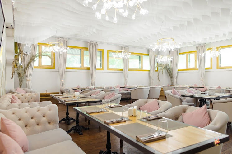 Большой зал караоке  в «Сытый лось на Коломенской» фотография №3