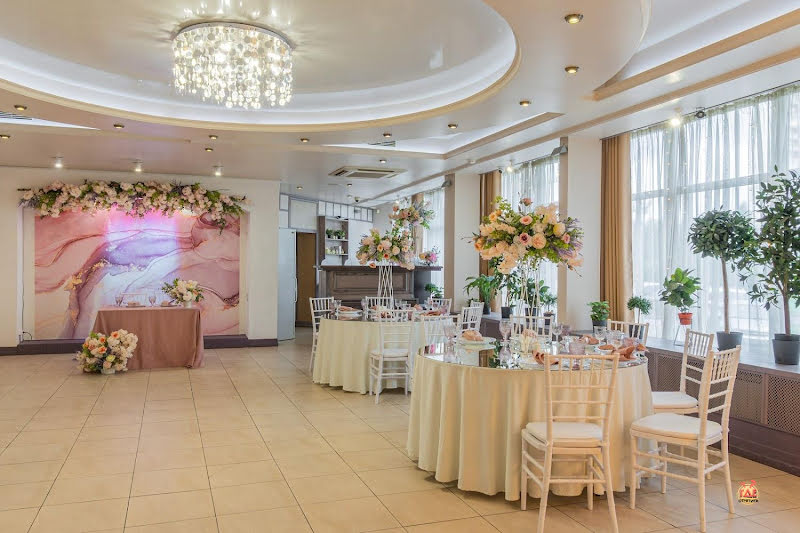 Liris Hall на Российском проспекте фотография №1