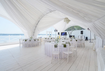 Шатёр White Podium в Шатёр c пирсом Pirogovo Event