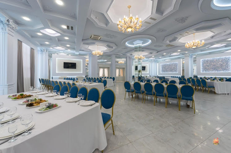 Зал первого этажа в «Golden Plaza» фотография №9