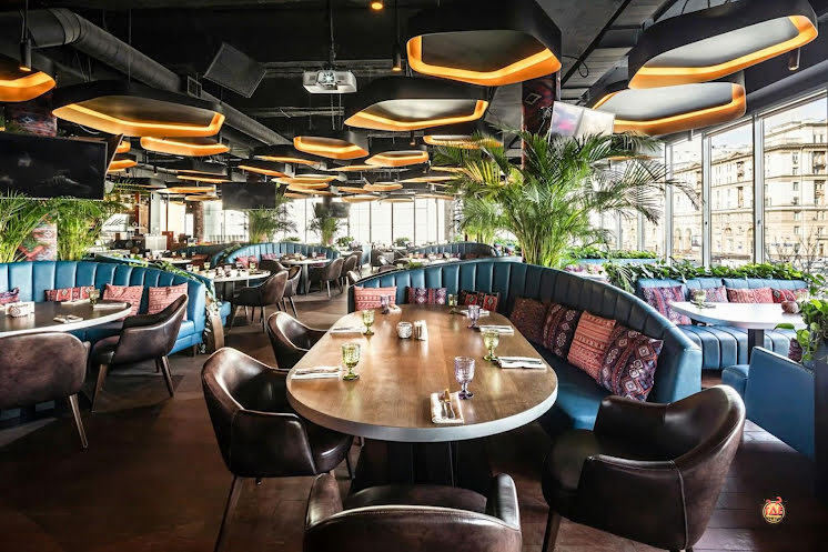 Основной зал в «Eshak на Арбате» фотография №6