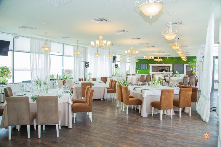 Зал «Панорама-сад» в «Panorama Steak House» фотография №9