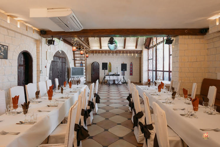 Основной зал  в «Подворье замка» фотография №8