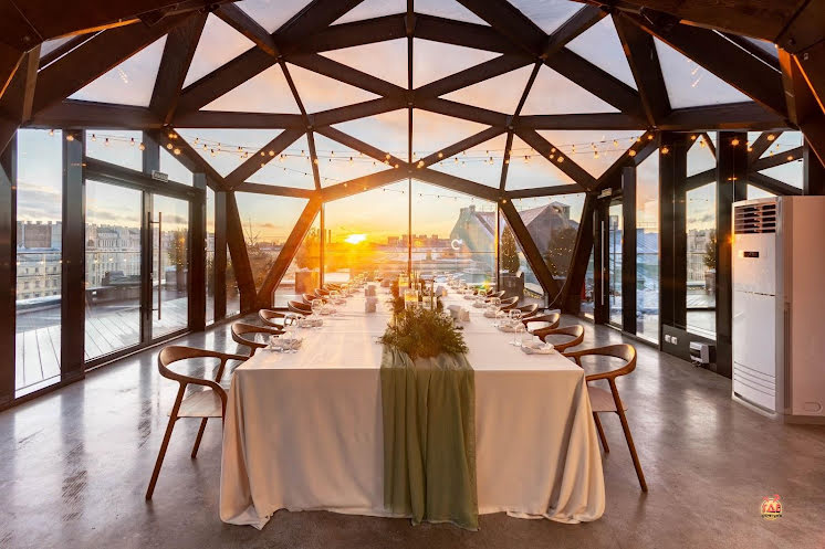 Основной зал  в «Ближе к небу» фотография №8