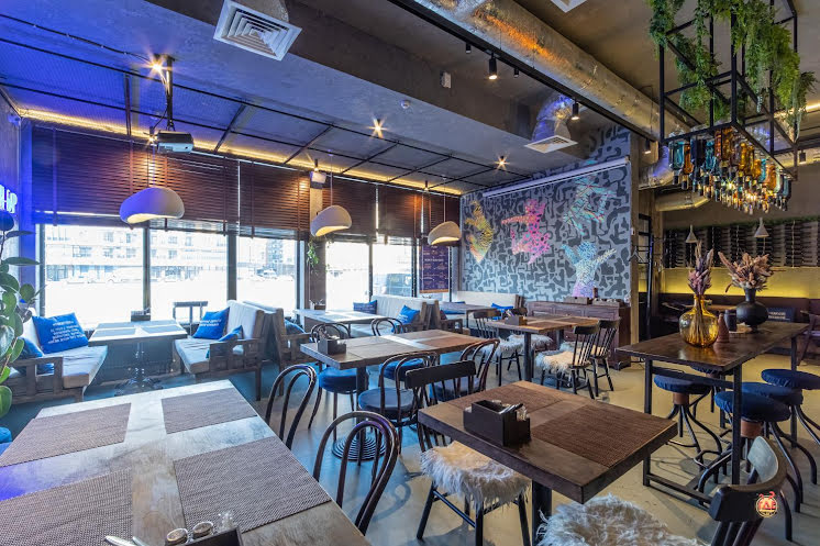 Основной зал  в «Накатули-бар» фотография №3