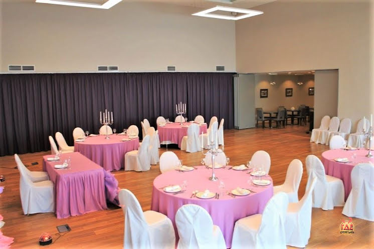 Основной зал в «РАЙКИН PLAZA HOTEL» фотография №4