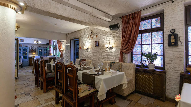 Основной зал в «Српска Кафана на Монтажников» фотография №1