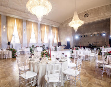 День рождения в Crystal Hall