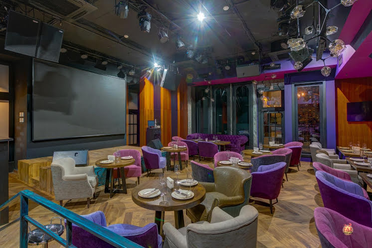 Основной зал  в «Who Is Who» фотография №6