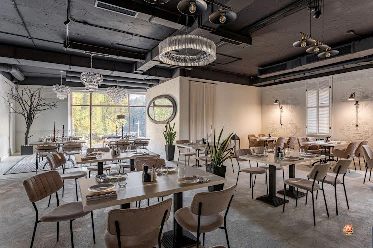 Зона у панорамного окна в «Avgust 13 vostok» фотография №3