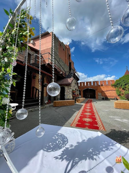 Замок в долине фотография №6