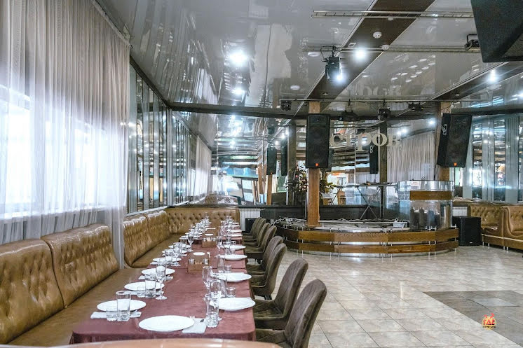 Основной зал в «Остров» фотография №1