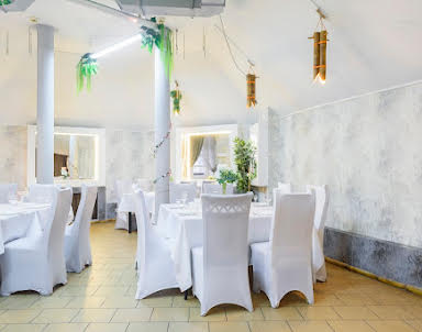  ресторан Три тополя