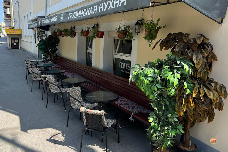 Основной зал в «Гиви to me на улице Малышева» фотография №15