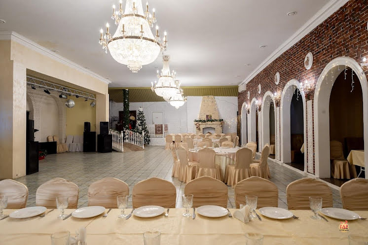 Большой зал  в «Иверия на Вокзальном спуске» фотография №1