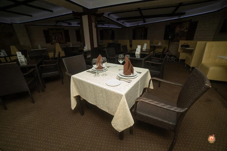 Основной зал в «Камелот» фотография №7