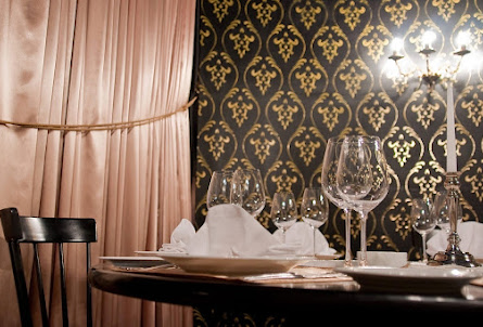 Зал «Чёрная комната» в Зал «Красная комната»