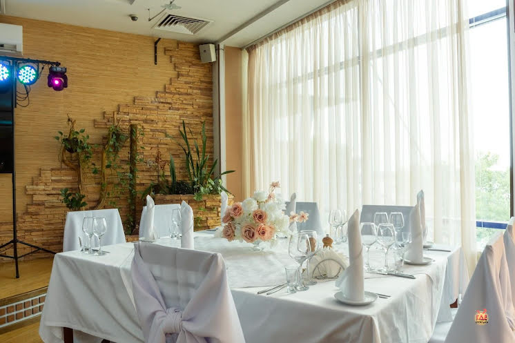 Зал ресторана  в «Александровский сад» фотография №3