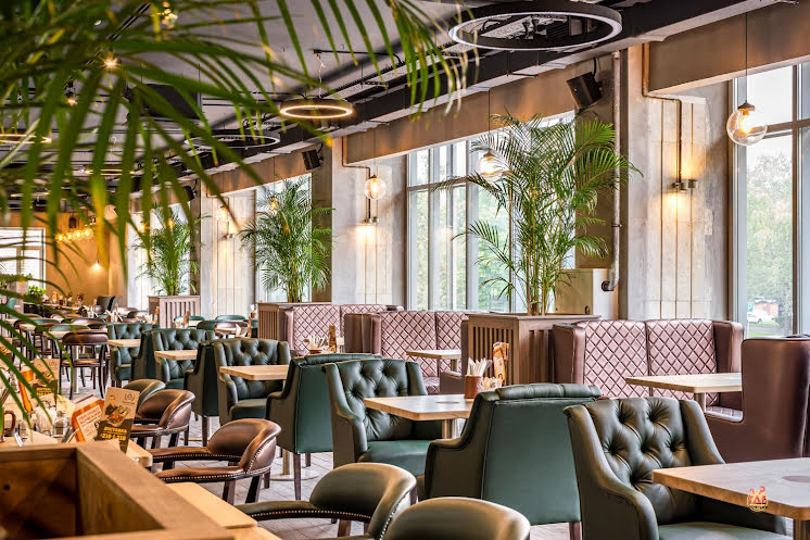 Основной зал в «КОЛБАСОФФ на Симферопольском бульваре» фотография №1