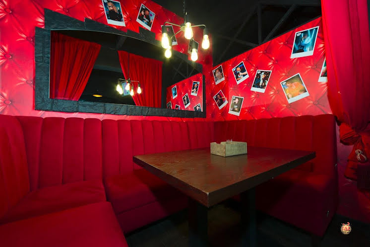 Основной зал в «Руки ВВерх! Бар» фотография №9