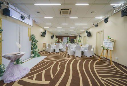 Большой банкетный зал в Малый банкетный зал