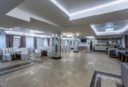 Зал на 100 человек в Зал на 30 человек