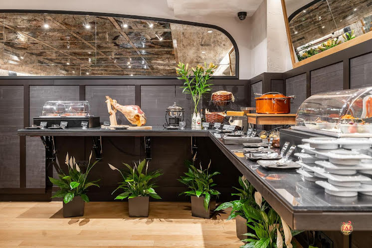 Основной зал  в «BISTROT 44» фотография №4