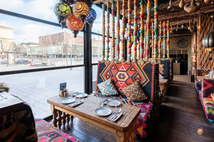 Зал ресторана  в «Чайхона №1 на Новом Арбате» фотография №1