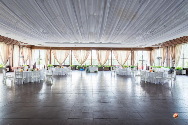 Банкетный зал Ostrov Hall в «Рыболовная усадьба - Парк-отель Остров» фотография №7