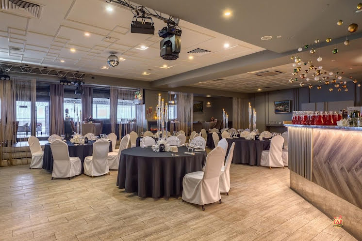 Большой зал ресторана в «Monet» фотография №17