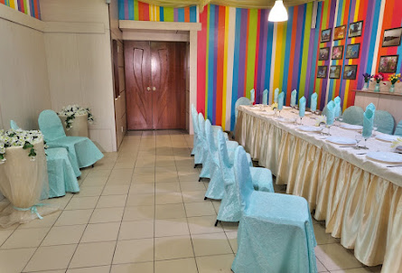 Сиреневый зал в Оранжевый зал