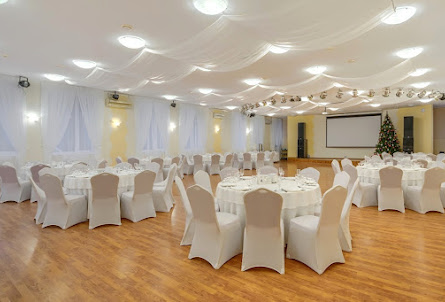 Ресторан на 2 этаже в Переговорная комната