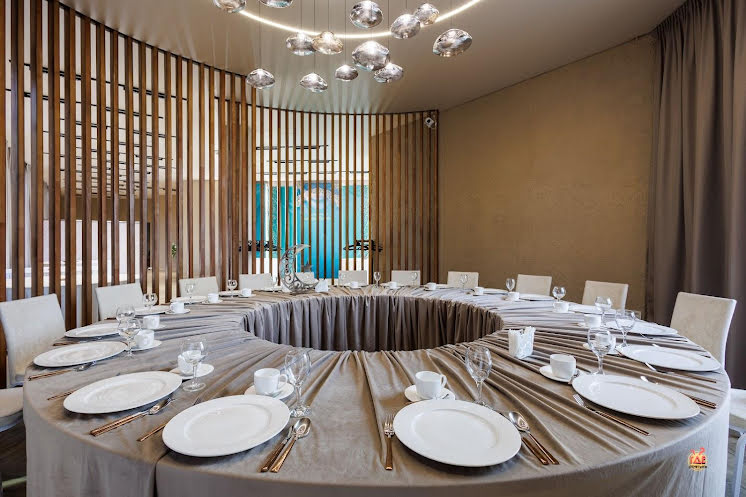 Банкетный зал на 1 этаже с вип-комнатой в «Эмиз» фотография №3