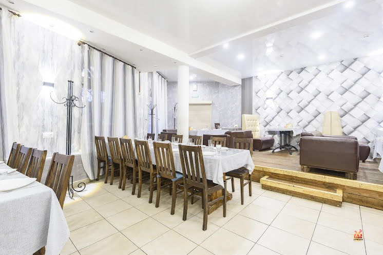 Основной зал в «Три тополя» фотография №12