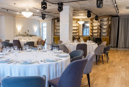 Большой зал в Малый зал