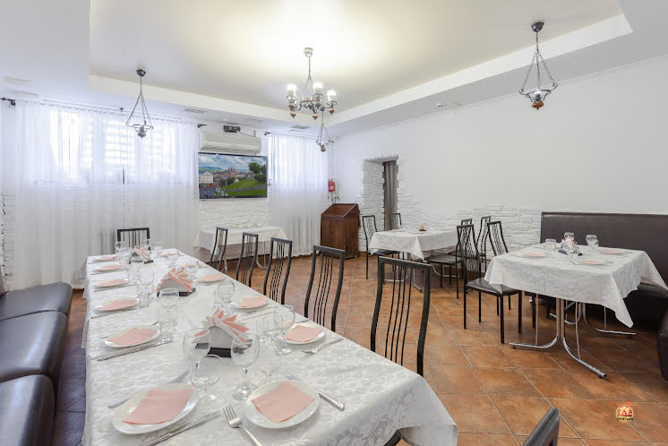 Зал на 30 человек в «Невинный погребок» фотография №7