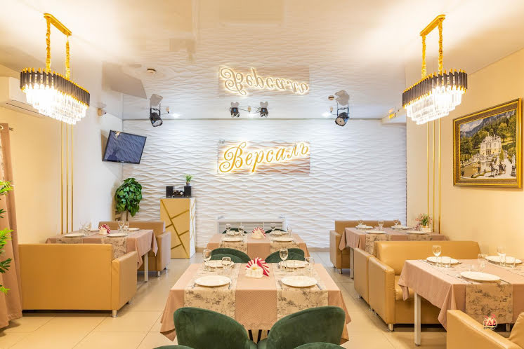 Основной зал в «Версаль» фотография №1