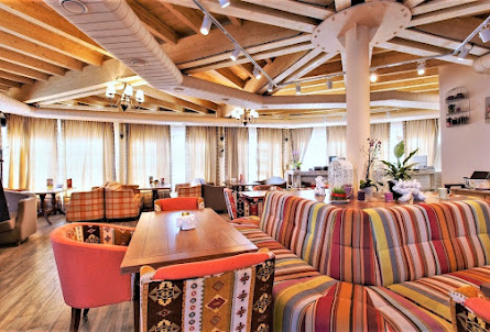 Зал Шале в Зал Караоке 