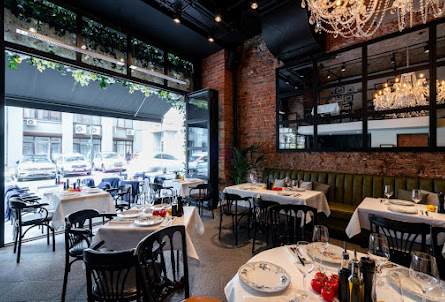 Большой зал в Балкон