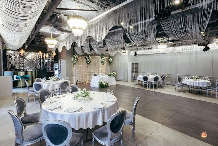 Основной зал  в «Янс» фотография №3