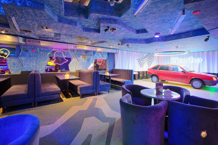 Основной зал  в «Руки ВВерх! Бар на Московском» фотография №11