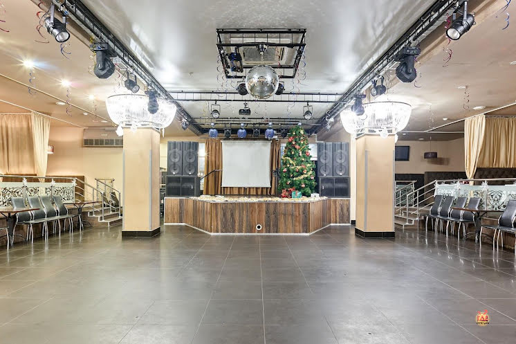 Основной зал  в «Адам и Ева» фотография №2